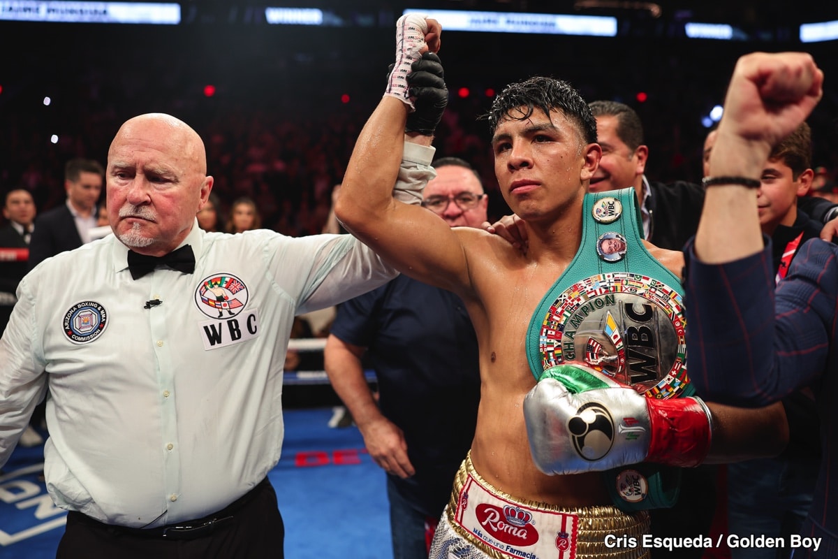 Can Munguia Upset Canelo? – Latest Boxing News